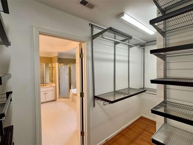 Building Photo - 715 Apsley Way