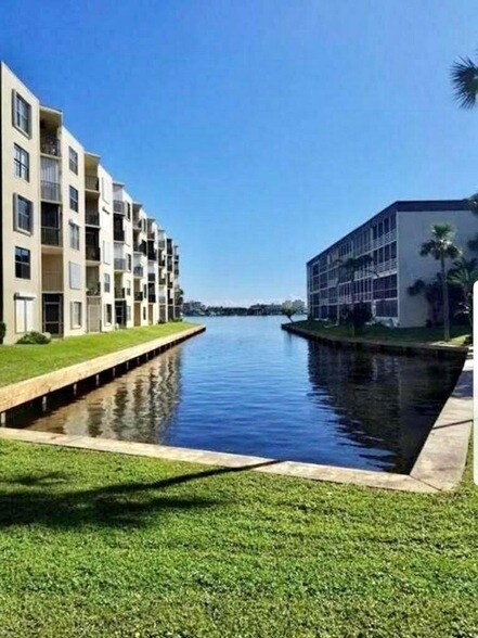 Building Photo - 200 Waterway Dr S