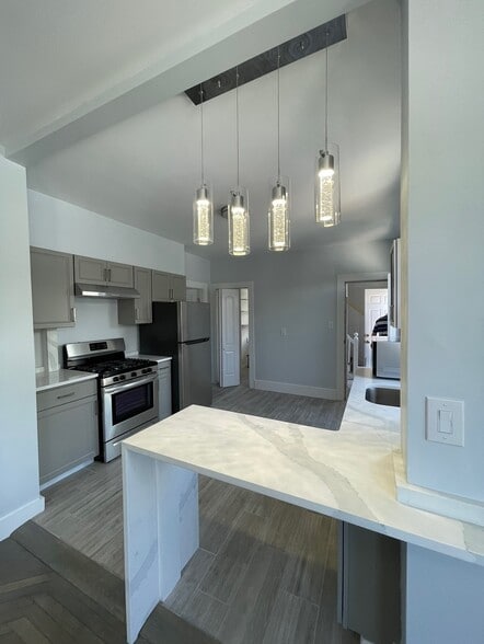 Shared kitchen - 61 Winthrop Ave