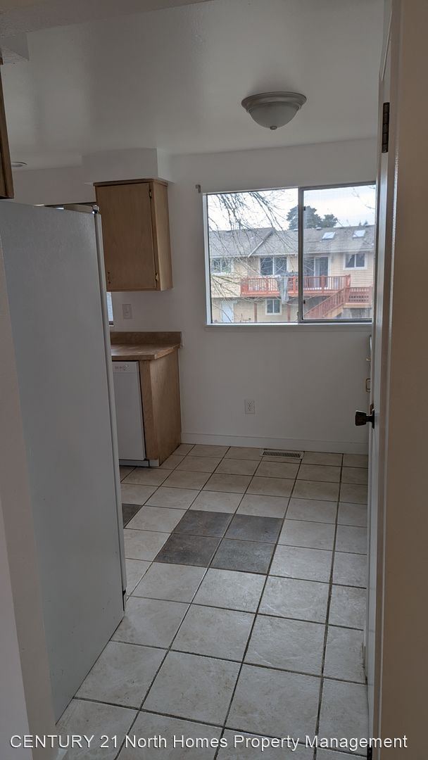 Building Photo - 3 br, 2.5 bath House - 1511 Newport Ct SE