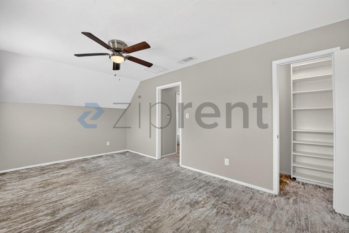 Building Photo - Unit