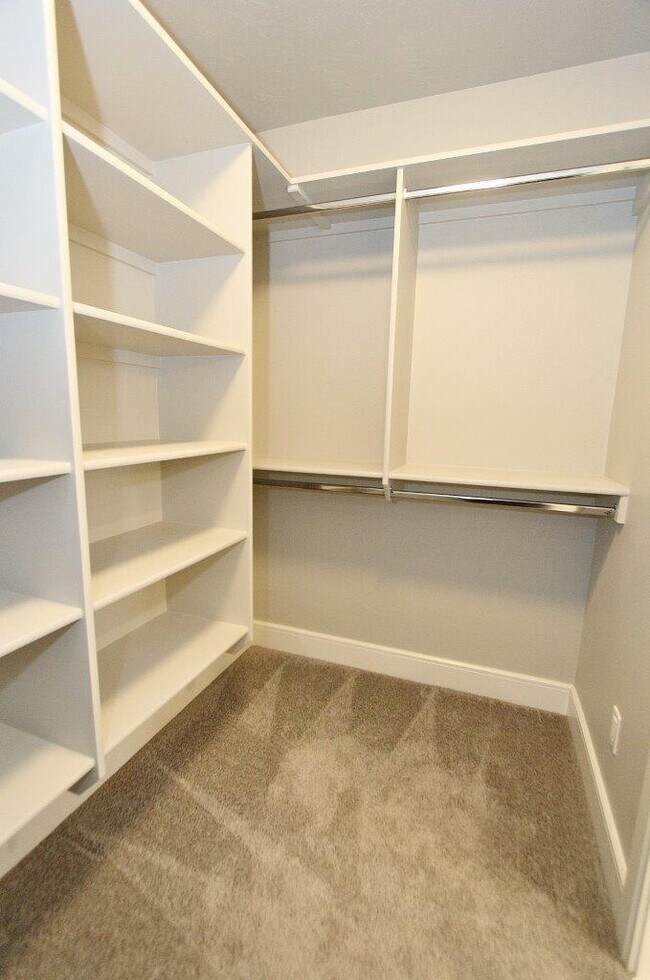 Building Photo - 3468 E Berghan St