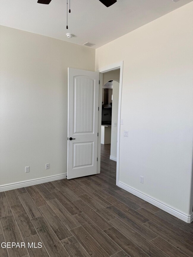 Building Photo - 229 Farnborough St