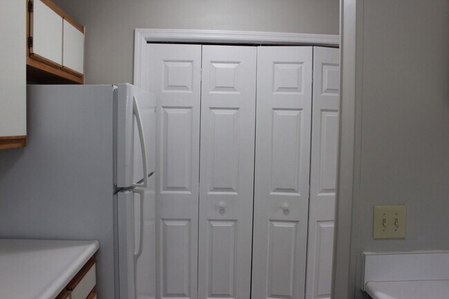 Building Photo - 325-8 Waterdown Drive