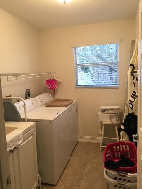 Building Photo - 8845 Sandy Crest Ln