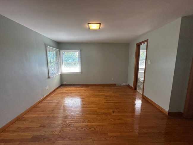 Building Photo - Three Bedroom Single Family Home on NW Side!