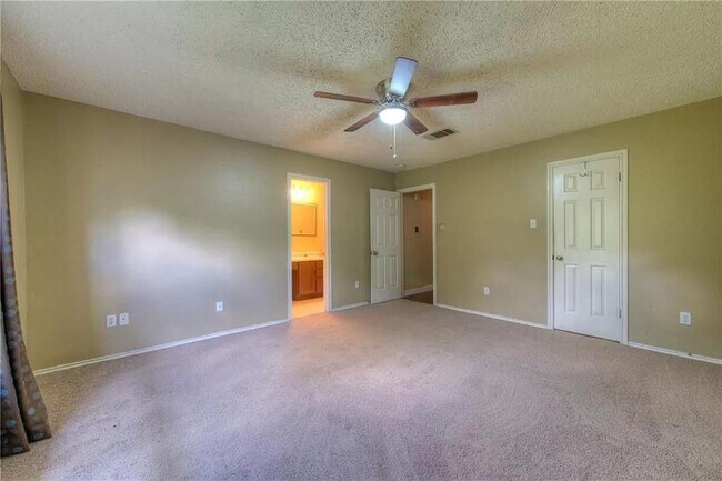 Building Photo - 2513 Glen Field Dr