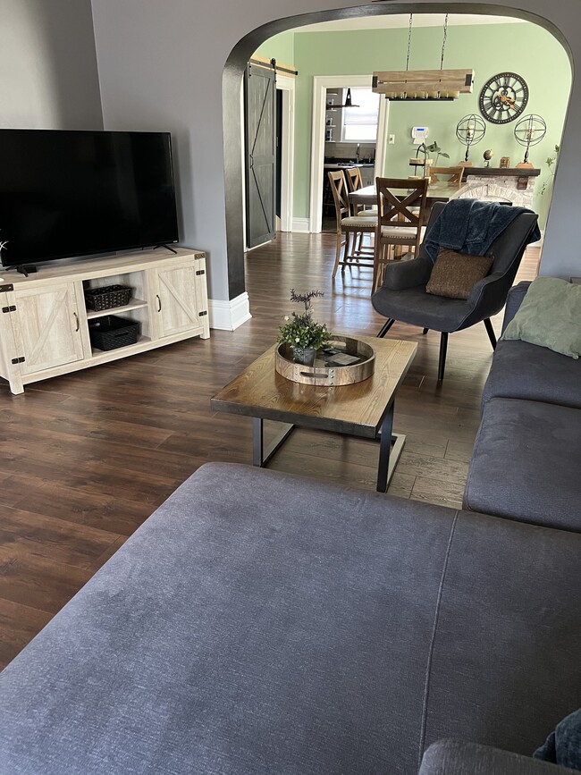 Building Photo - 3020 Parnell Ave