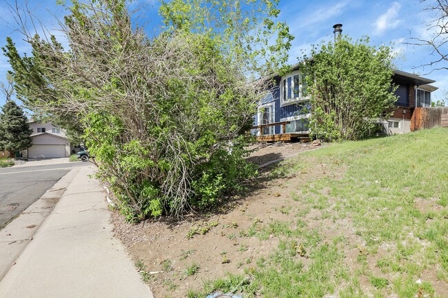 Building Photo - 3 bedroom, 3 bathroom home with 2 car garage