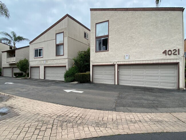 Primary Photo - Spacious 2 Bedroom/ 2 Bath in the Highly D...