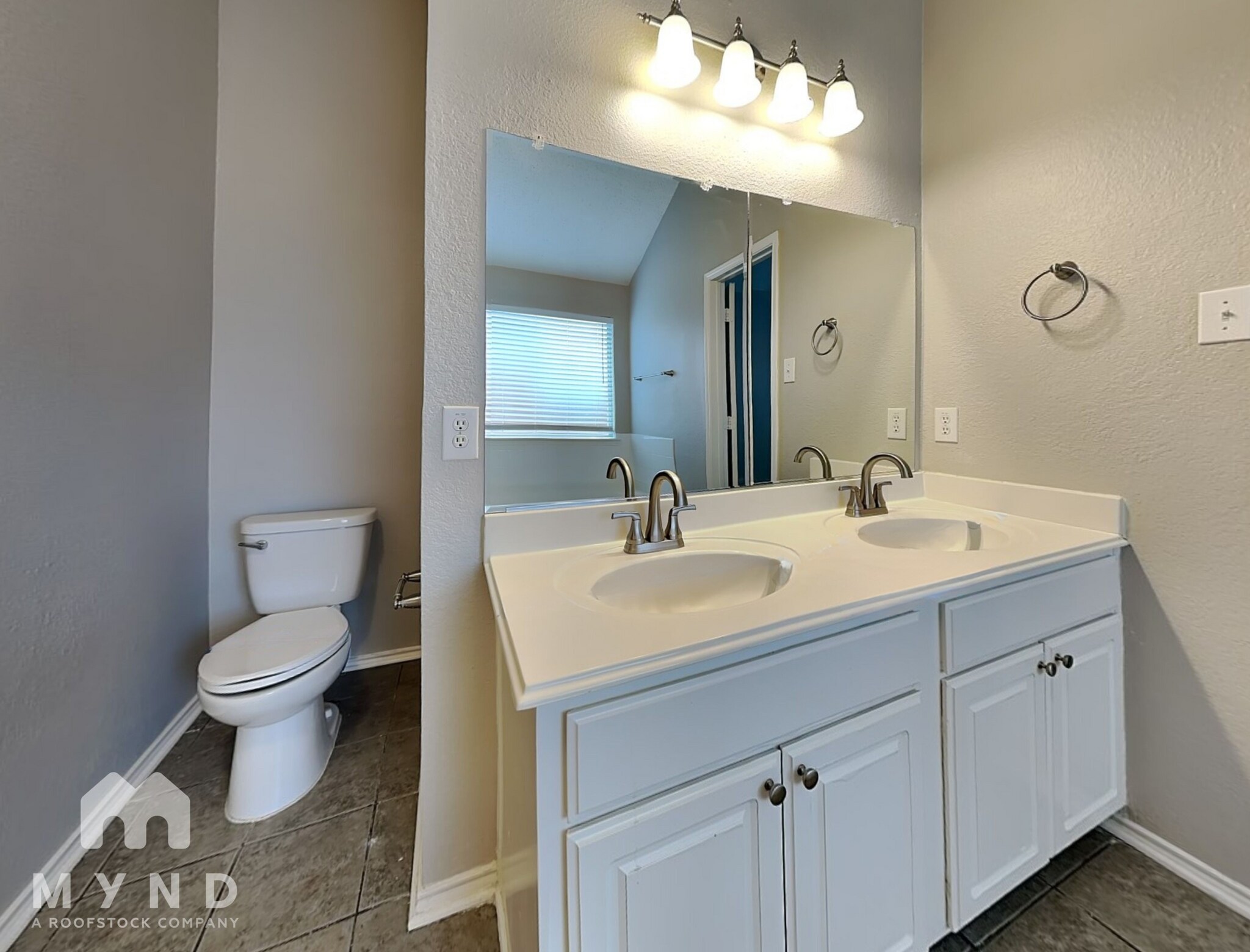 Building Photo - 1122 Buckingham Dr