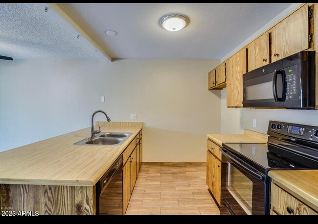 Building Photo - 20621 N 31st Ave