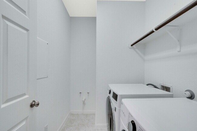 Building Photo - 17629 Shafer Dr