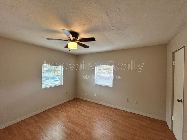 Building Photo - 517 E 5th St