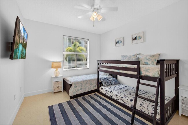 Building Photo - 275 NW Flagler Ave