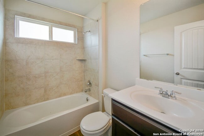 Building Photo - Gorgeous Home in the Gated Wortham Oaks Community Now Available! Realtor Commission: $600