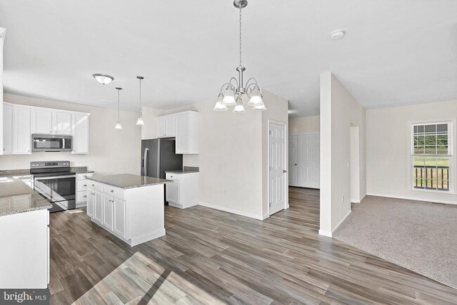 Building Photo - 100 Holiday Ct