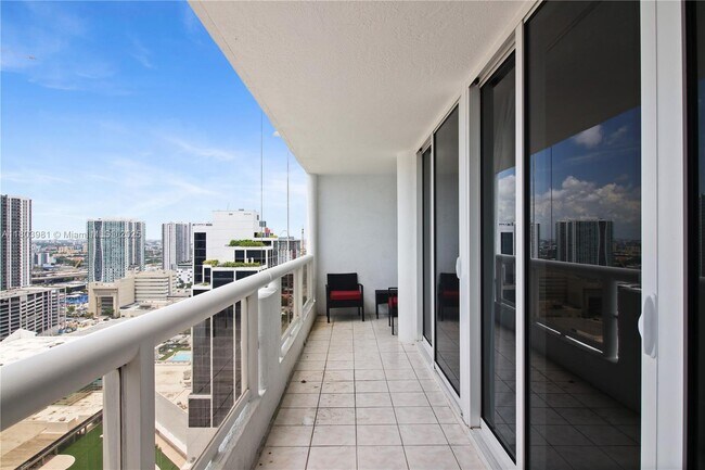 Building Photo - 1717 N Bayshore Dr