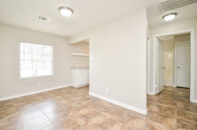 Building Photo - 2110 Pickerton Dr