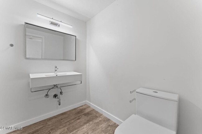 Building Photo - 4 bed, 2 1/2 bath home in the Racquet Club...