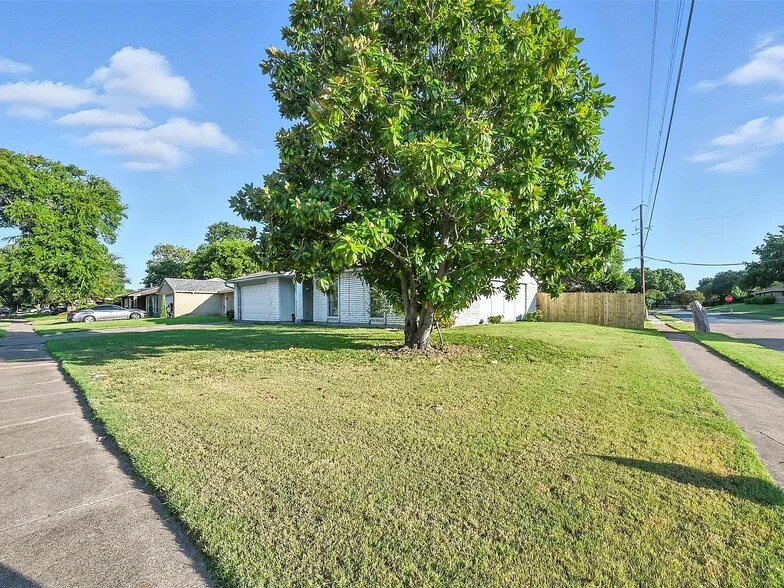 Building Photo - 7101 Christie Ln