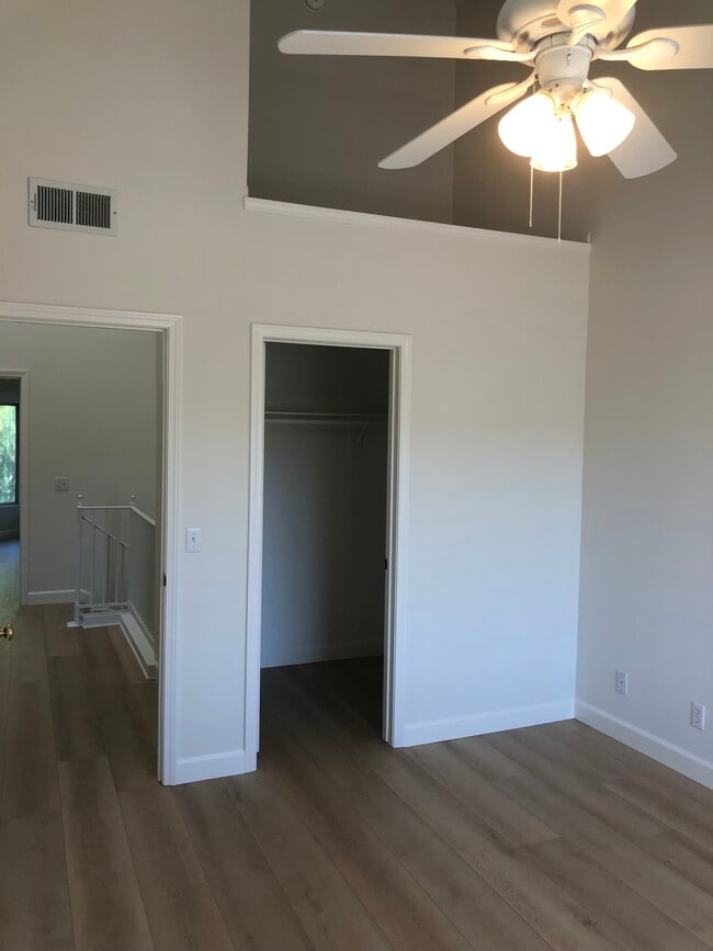 Building Photo - 279 N Skyline Dr