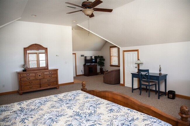 Building Photo - 48184 Decoy Dr