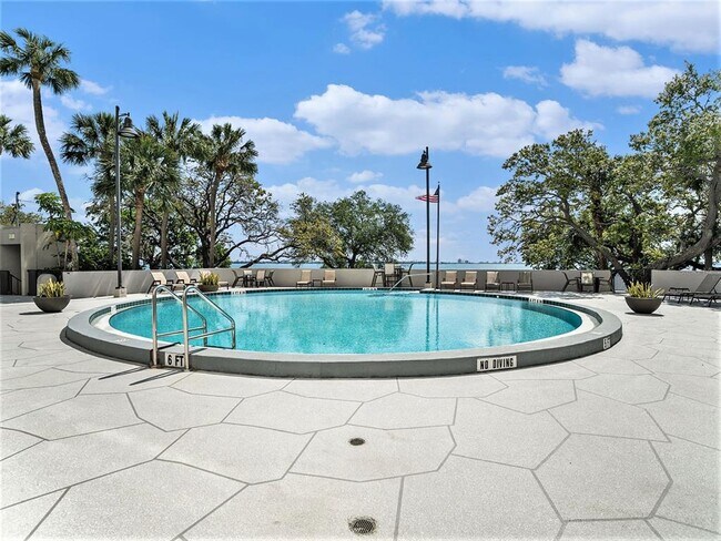 Building Photo - 4141 Bayshore Blvd