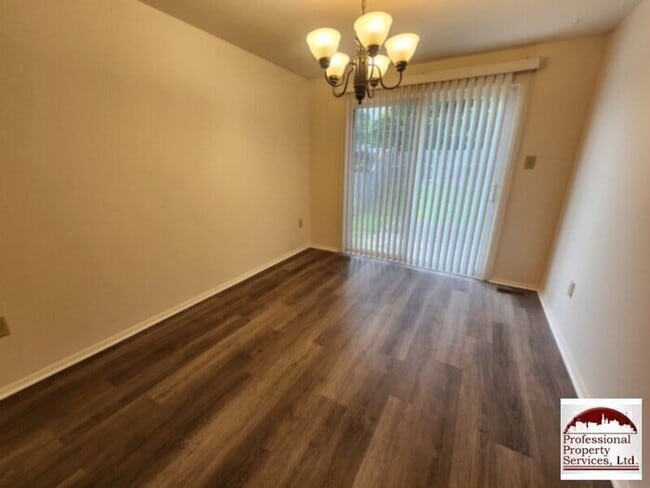 Building Photo - Upgraded End Unit In Amber Meadows