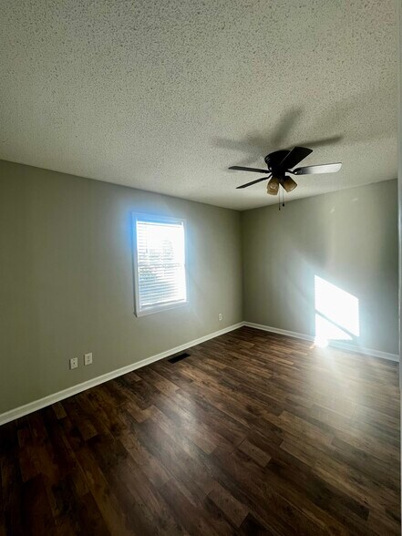 Building Photo - 712 Richmond Ave