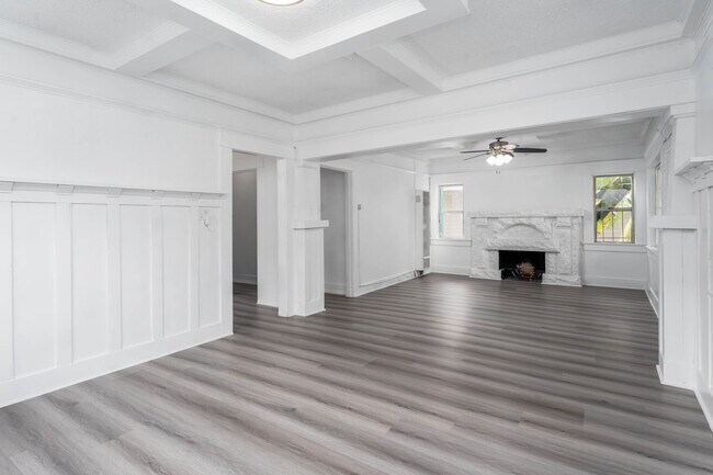 Building Photo - 2022 W 31st St