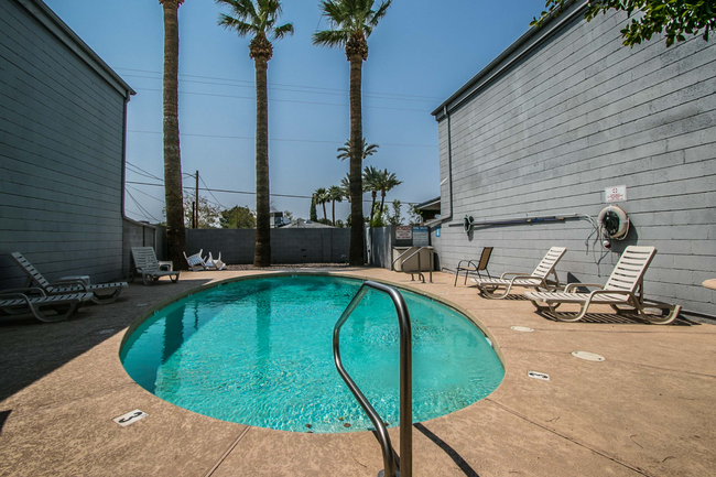 Building Photo - 2BR/2BA Loft Townhome 7th Ave/Camelback, $...