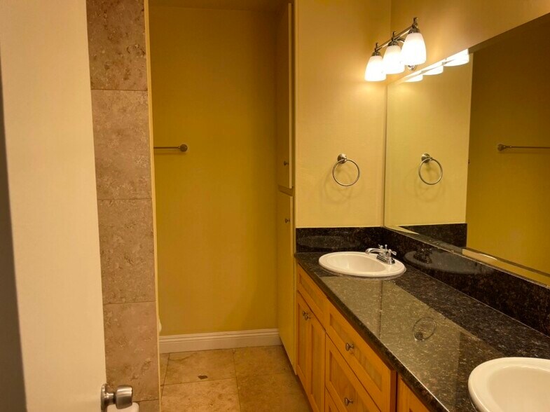 Building Photo - 1711 Huntington Ln