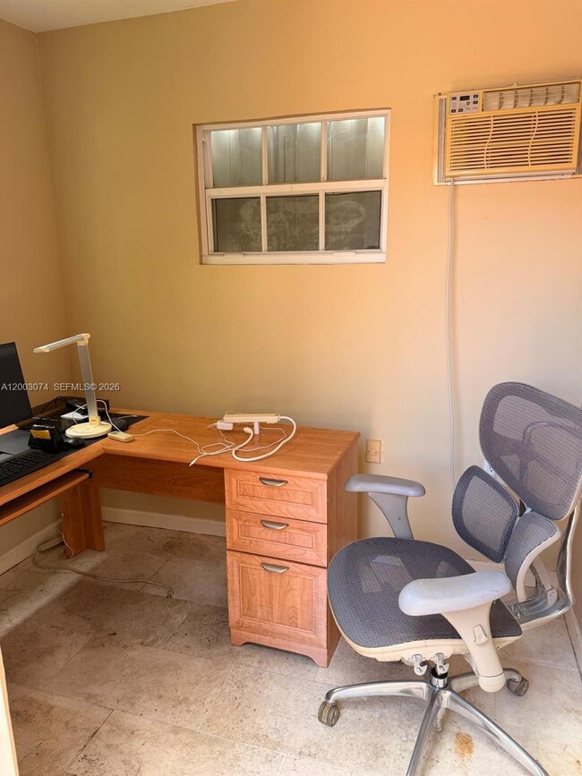 Building Photo - 401 Warren Ln