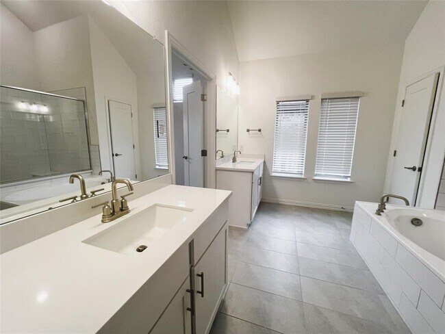 Building Photo - 247 Du Bois Ln