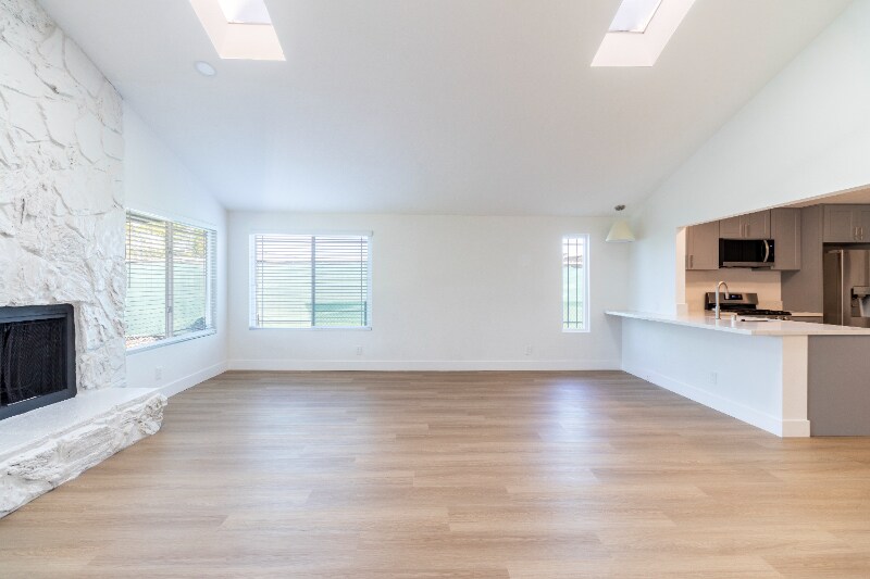 Building Photo - 10766 Parkdale Ave