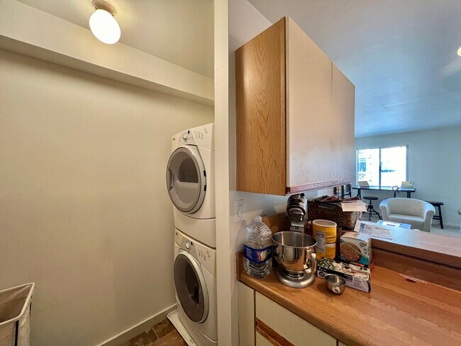 Building Photo - 1002 Linden Ave