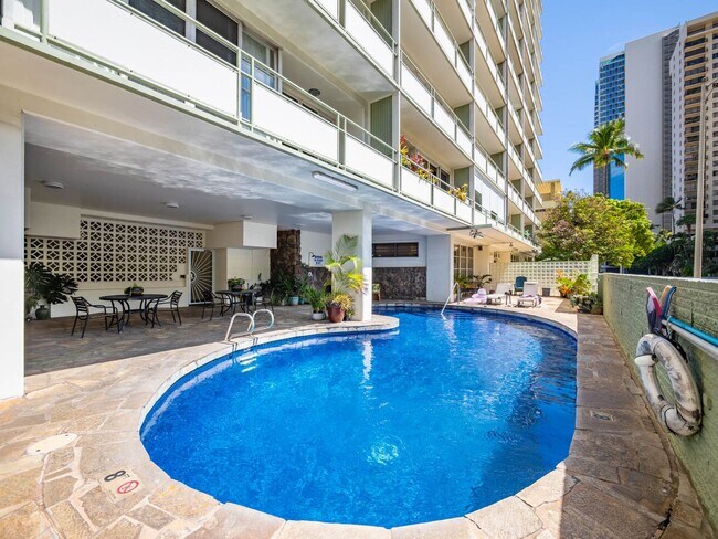 Building Photo - Upgraded Fully Furnished 1 bedroom ALL utilities included!