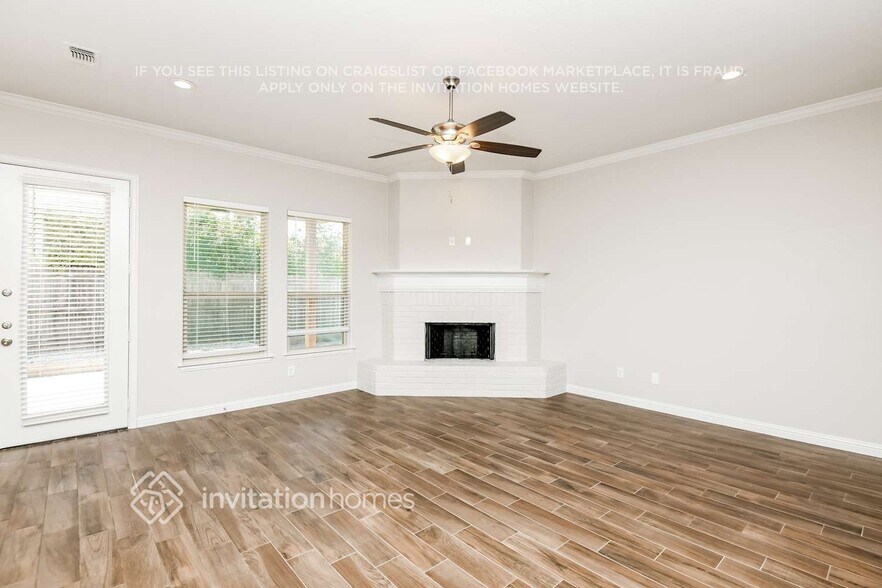 Building Photo - 308 Red Dr