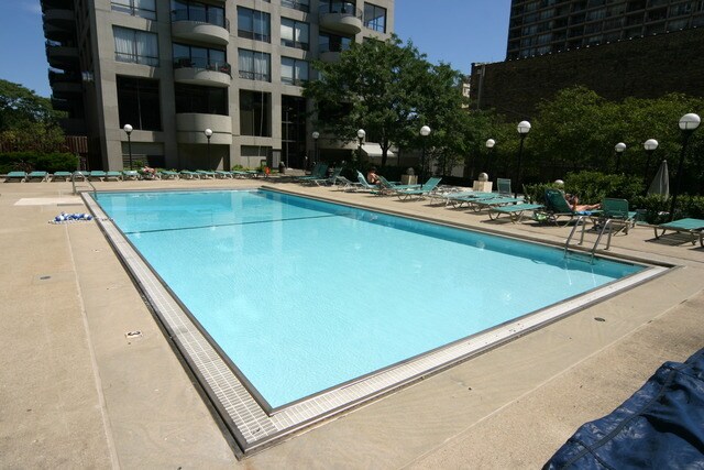 Building Photo - 2020 N Lincoln Park W