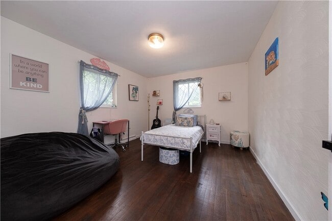Building Photo - 109 Oak Ridge Dr