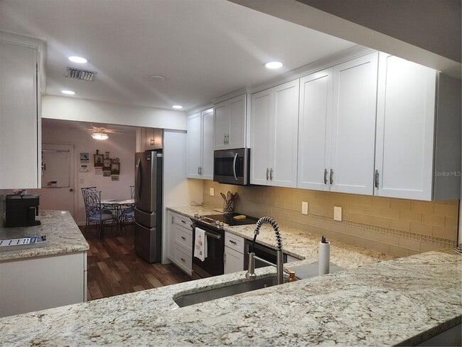 Building Photo - 3411 Avenida Madera