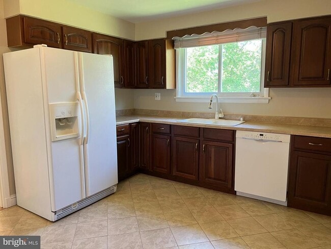 Building Photo - 4616 Willow Run Dr