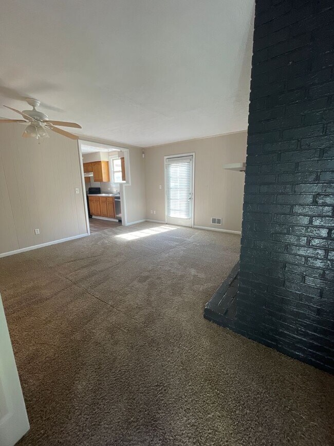 Building Photo - Cape Cod House