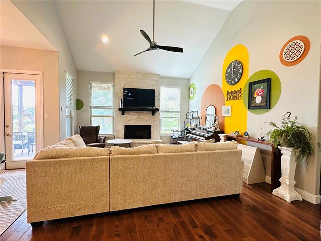 Building Photo - 401 Plumeria Dr