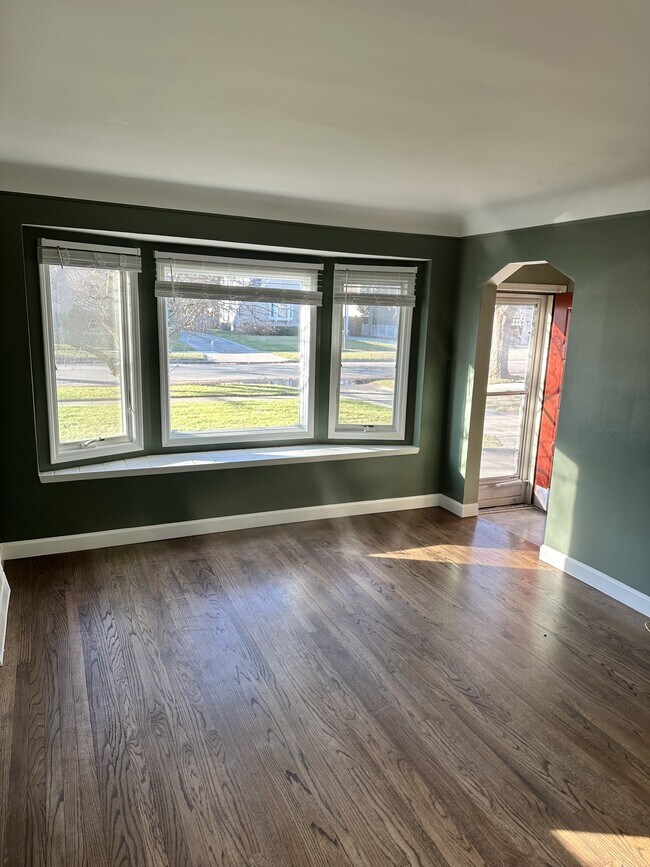 Building Photo - 619 S Gainsborough Ave