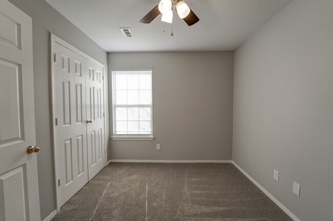 Building Photo - 324 Grant Springs Dr