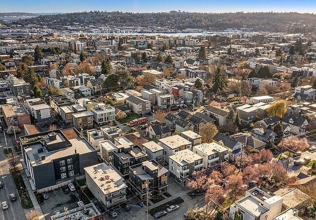 Building Photo - "Charming 3-Bedroom Gem in Seattle's Vibrant Heart - 1733 Sq. Ft. of Modern Comfort!"