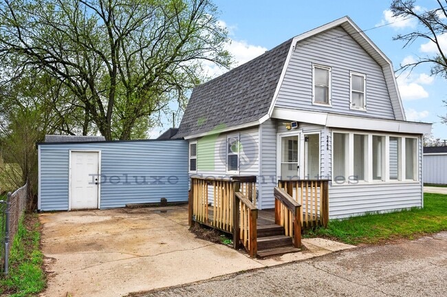 Building Photo - 3 Bedroom Single Family Home- Wyoming- Completely Remodeled!!!