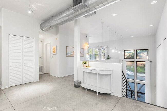 Building Photo - 210 N Spurgeon St